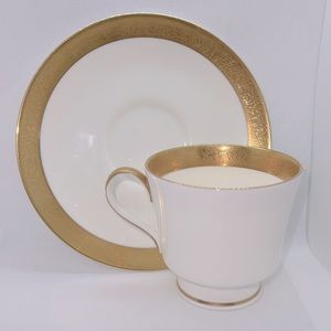 MIKASA HARROW FOOTED TEACUP AND SAUCER SET BONE CHINA A1-129 VINTAGE